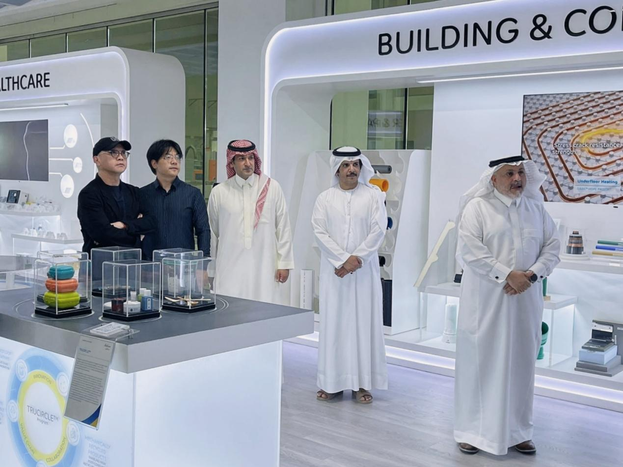 全筑中東代表一行參觀SABIC Home of Innovation1.png